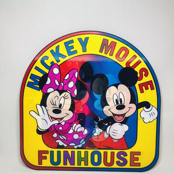 NEW Disney Mickey Mouse Funhouse MICKEY & MINNIE 3D Lenticular W/36 CUPCAKE CUPS - Picture 1 of 11